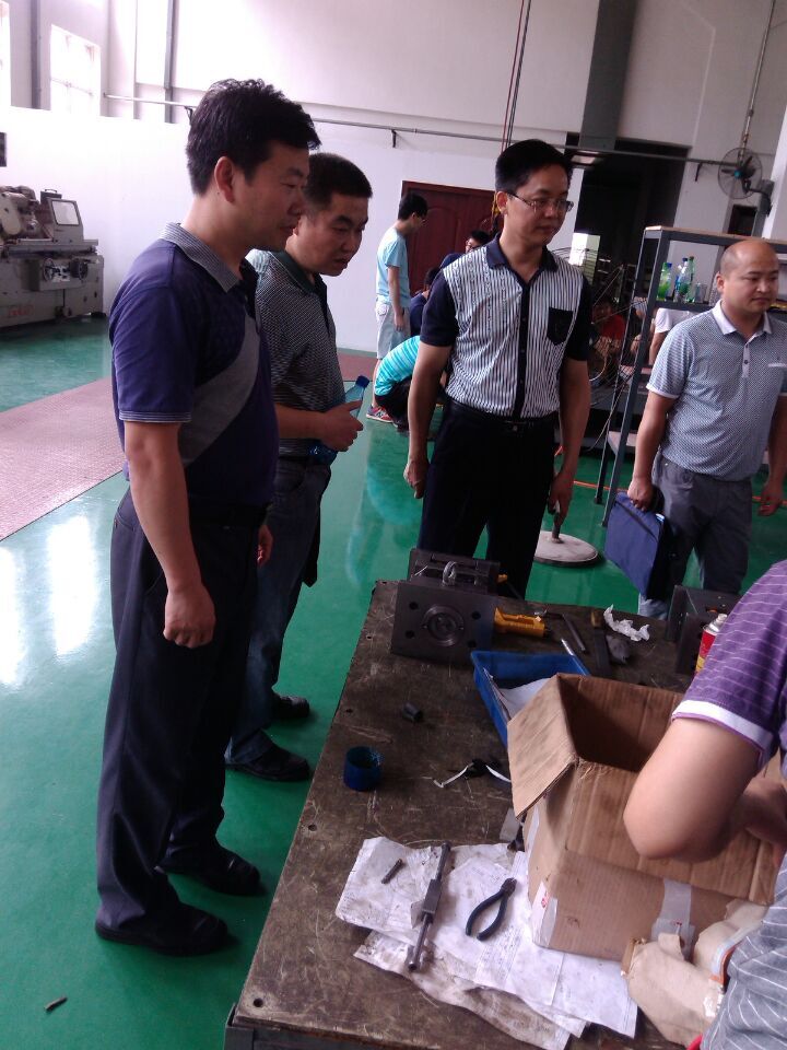 熊钢副经理带队赴湖北工业大学机械工程学院考察交流